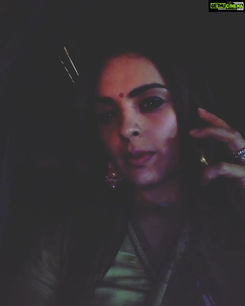 Anjana Sukhani Instagram - Shine is my fav color❤️ Somewhereontheearth