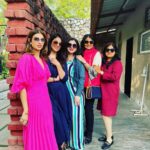 Anjana Sukhani Instagram - u had me at "I Hate tht bitch too " #galgang #,missingmygals #reunion #reunionneededpronto @mandakiniraina @swatsmalhotra @charul_suri @baidmeghna @kusumbhi @thehighstreetus Somewhereontheearth