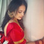 Anjana Sukhani Instagram - She beats to the beauty of her wildflower heart and seashore soul.... HNM @deeartistry9 @kri.entertainment Somewhereontheearth