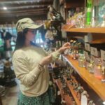 Anjana Sukhani Instagram - #shoppingstateofmind #hashtag #anjanasukhani #sindhigal #sindhi #paisa #money Evolve Back- Orange County, Coorg