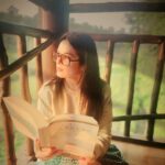 Anjana Sukhani Instagram - Books don't change people; paragraphs do... Sometimes even sentences ....John Piper #TheReadingRoom @evolvebackresorts #Coorg #Angiemusings❤️ #anjanasukhani #sindhigal #wanderer #vagabond #traveldiaries2022❤️ Evolve Back- Orange County, Coorg