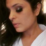 Anjana Sukhani Instagram - Getting Ready for a #Pakeezahnight #Performancenight #Delhitonight Managed by @katalystworld HNM @naseem_salon_academy #sindhigirl Radisson Blu Plaza Delhi Airport