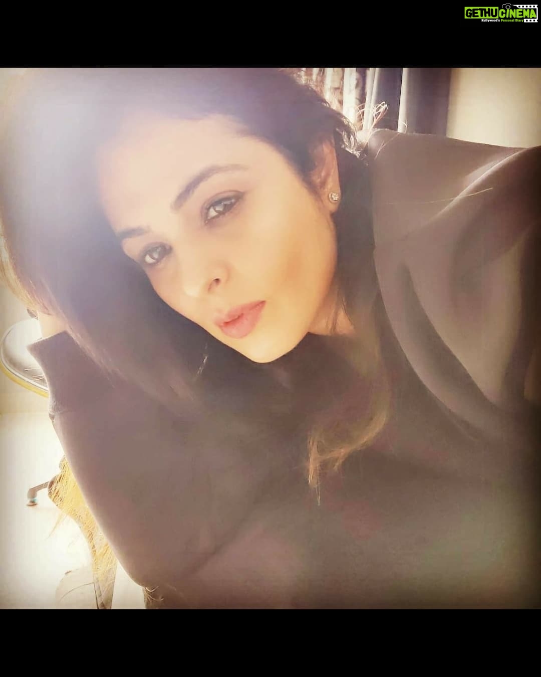 Anjana Sukhani Instagram - What New Year brings to u depends a great deal on what you bring to the New year ... Vern Mcleellan ⭐⭐⭐⭐⭐ #cantwait2022💙🔥💯