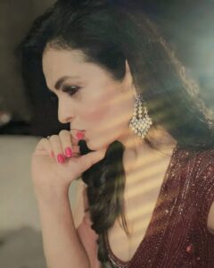 Anjana Sukhani Instagram - Bright like Glitter, Bubbly like Champagne 🍾❣️ #delhidiaries #delhiwedding #host #glamour #lovelife #delhilovers #wedding #sindhigirl #attitude #snobshots @katalystworld A Dot by GNH