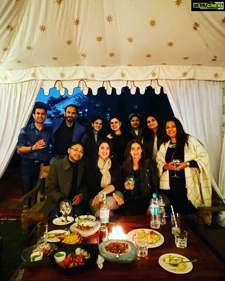 Anjana Sukhani Instagram - u had me at "I Hate tht bitch too " #galgang #,missingmygals #reunion #reunionneededpronto @mandakiniraina @swatsmalhotra @charul_suri @baidmeghna @kusumbhi @thehighstreetus Somewhereontheearth