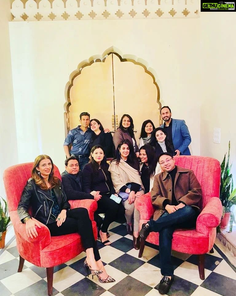 Anjana Sukhani Instagram - u had me at "I Hate tht bitch too " #galgang #,missingmygals #reunion #reunionneededpronto @mandakiniraina @swatsmalhotra @charul_suri @baidmeghna @kusumbhi @thehighstreetus Somewhereontheearth