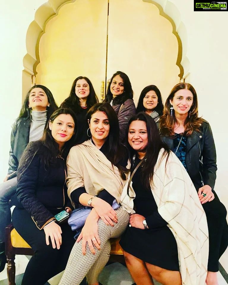 Anjana Sukhani Instagram - u had me at "I Hate tht bitch too " #galgang #,missingmygals #reunion #reunionneededpronto @mandakiniraina @swatsmalhotra @charul_suri @baidmeghna @kusumbhi @thehighstreetus Somewhereontheearth