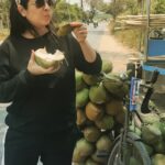 Anjana Sukhani Instagram - On a hot summer day ..all u need is some Nariyal pani And malai #travel #roadtrip #travelgram # PS ..don't wear black 🙈🙈🙈 Somewhereontheearth