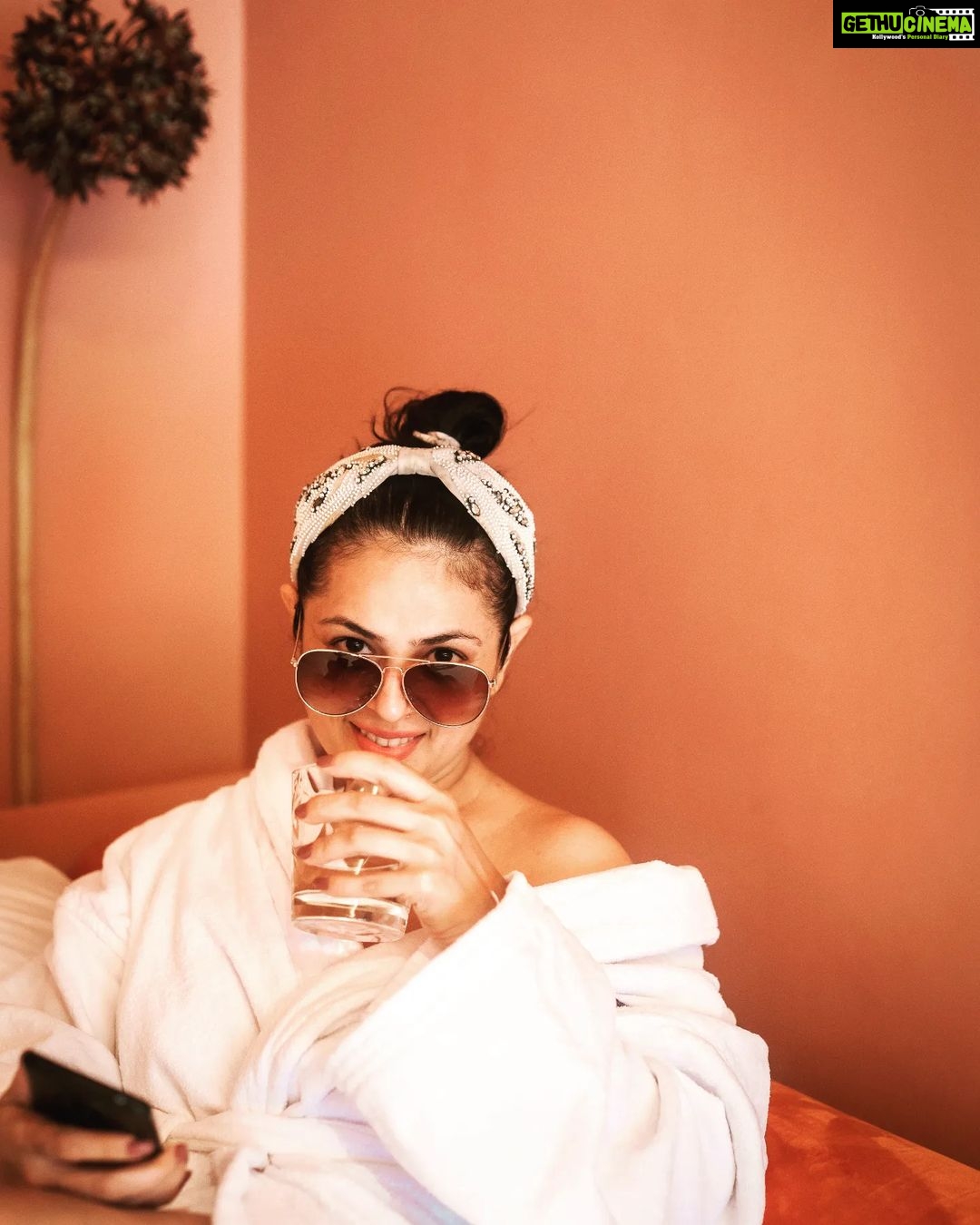 Anjana Sukhani Instagram - U Say "BATHROBE", I Say "Casual Wrap Dress ", Let's not get caught up in Details ... #hashtaghashtag #girl #girlinbathrobe #sindhigirl #anjanasukhani #Angiemusings❤️ #glam #vacayvibes Somewhereontheearth