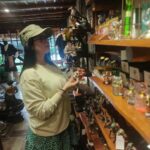 Anjana Sukhani Instagram - #shoppingstateofmind #hashtag #anjanasukhani #sindhigal #sindhi #paisa #money Evolve Back- Orange County, Coorg