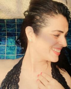 Anjana Sukhani Instagram - Every summer has a story....wats urs ???
#summersoiree #summertravel #anjanasukhani #sindhigal #summertime 
@evolvebackresorts #coorg #karnataka