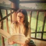 Anjana Sukhani Instagram - Books don't change people; paragraphs do... Sometimes even sentences ....John Piper #TheReadingRoom @evolvebackresorts #Coorg #Angiemusings❤️ #anjanasukhani #sindhigal #wanderer #vagabond #traveldiaries2022❤️ Evolve Back- Orange County, Coorg