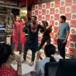 Anjana Sukhani Instagram - @pranaypachauri and I learning garba from professionals at @feverfmofficial #promotions #karmyuddhonhotstar @disneyplushotstar #30thseptember Fever 104 FM