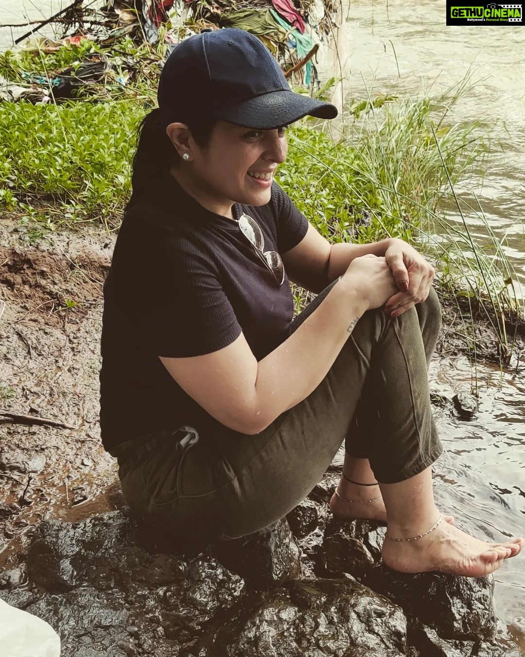Anjana Sukhani Instagram - A day at the farm ...with mommy ♥️ #blessed #motherdaughter #mothernature #bliss #lush #rain #green #wanderlust #natureschild #anjanasukhani ♥️ Thakkar Farm