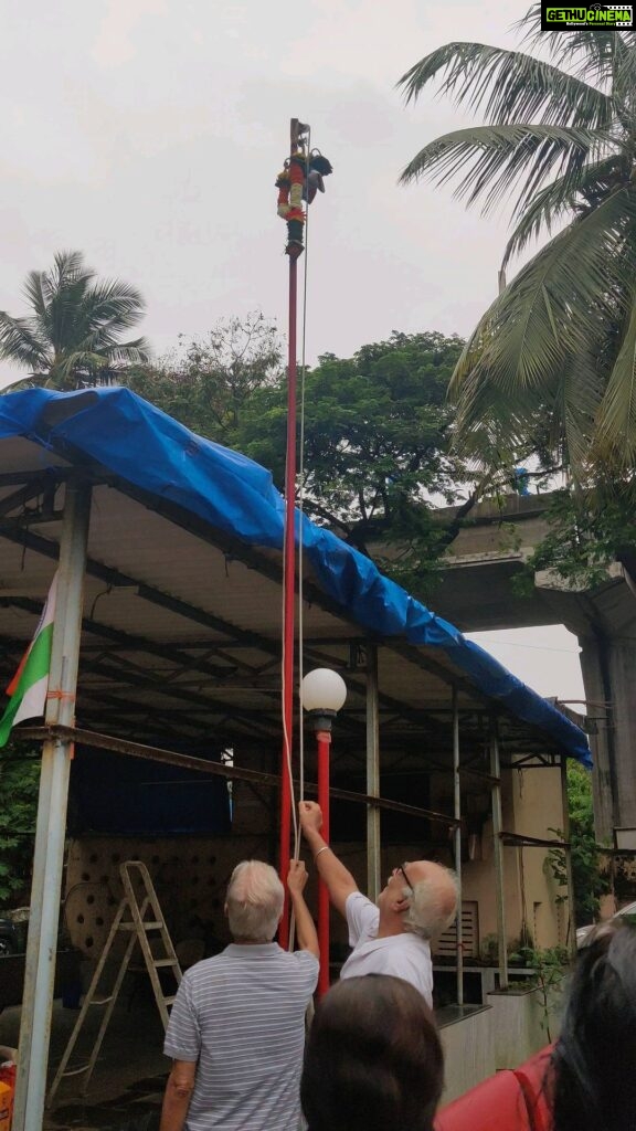 Anjana Sukhani Instagram - The building Indian Flag hoisting.... Proud to B Indian .. 🇮🇳 #merabharatmahan #jaihind #75thindependenceday #celebrations India Mumbai