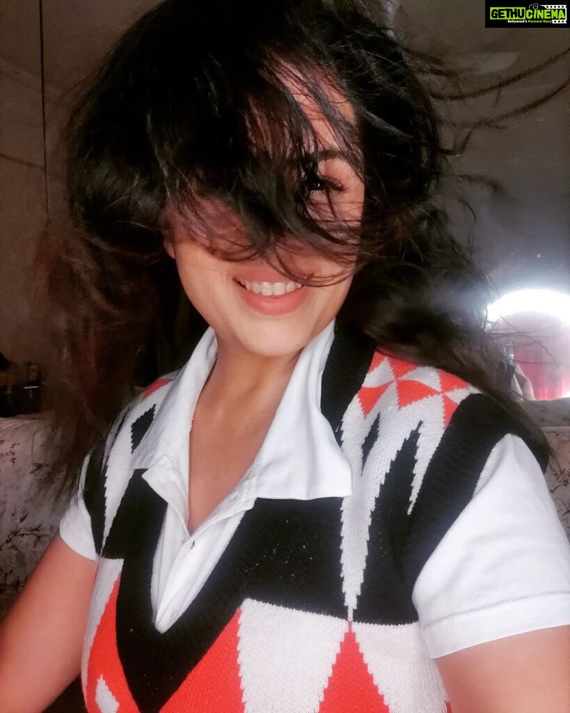 Anjana Sukhani Instagram - Jab Chali thandi hawaaaaaa Jab uthi kaali ghataaaaaa Mujh ko ey jaane wafaaa Tum yaad aaye ❤️ Home Sweet Home