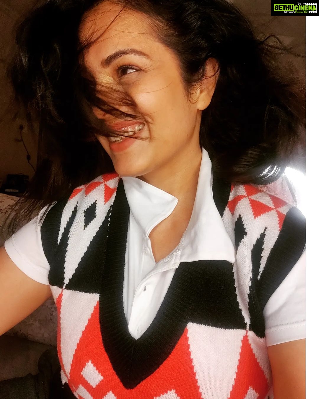 Anjana Sukhani Instagram - Jab Chali thandi hawaaaaaa Jab uthi kaali ghataaaaaa Mujh ko ey jaane wafaaa Tum yaad aaye ❤️ Home Sweet Home