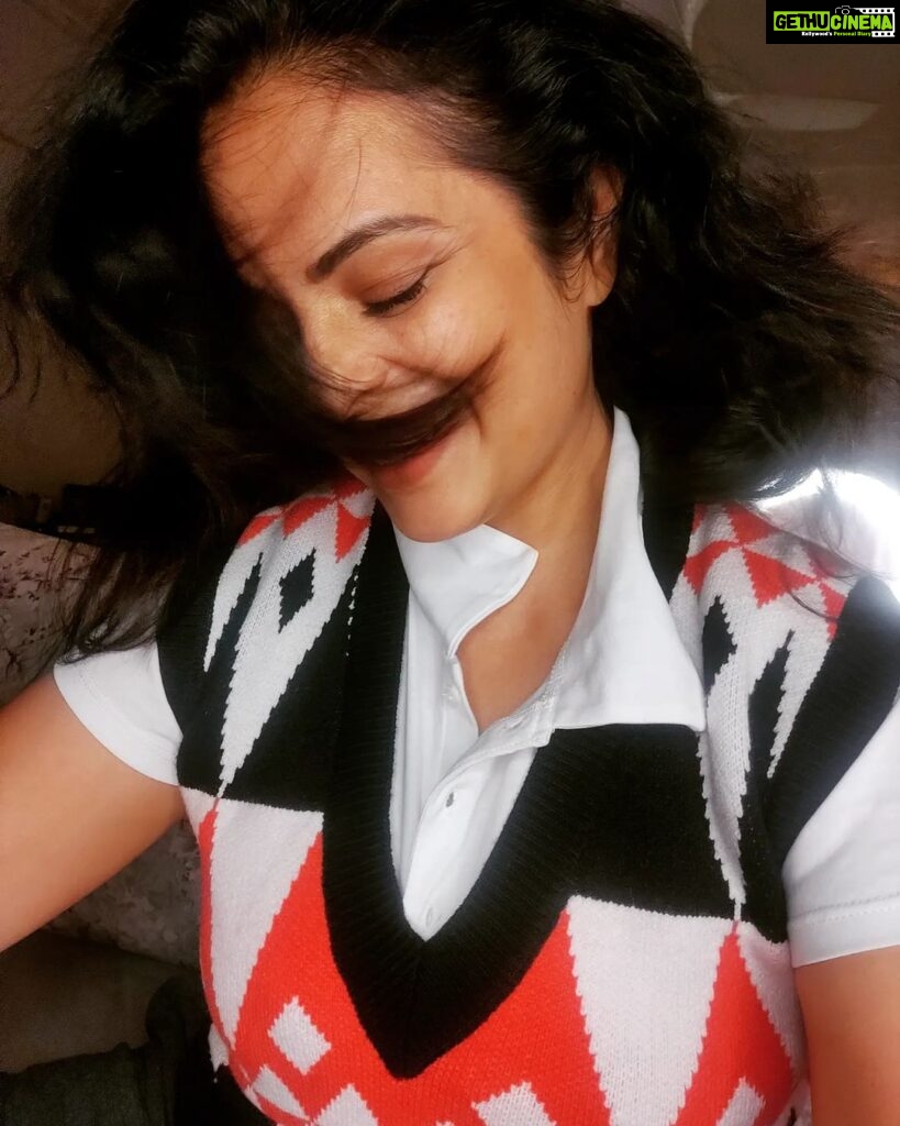 Anjana Sukhani Instagram - Jab Chali thandi hawaaaaaa Jab uthi kaali ghataaaaaa Mujh ko ey jaane wafaaa Tum yaad aaye ❤️ Home Sweet Home