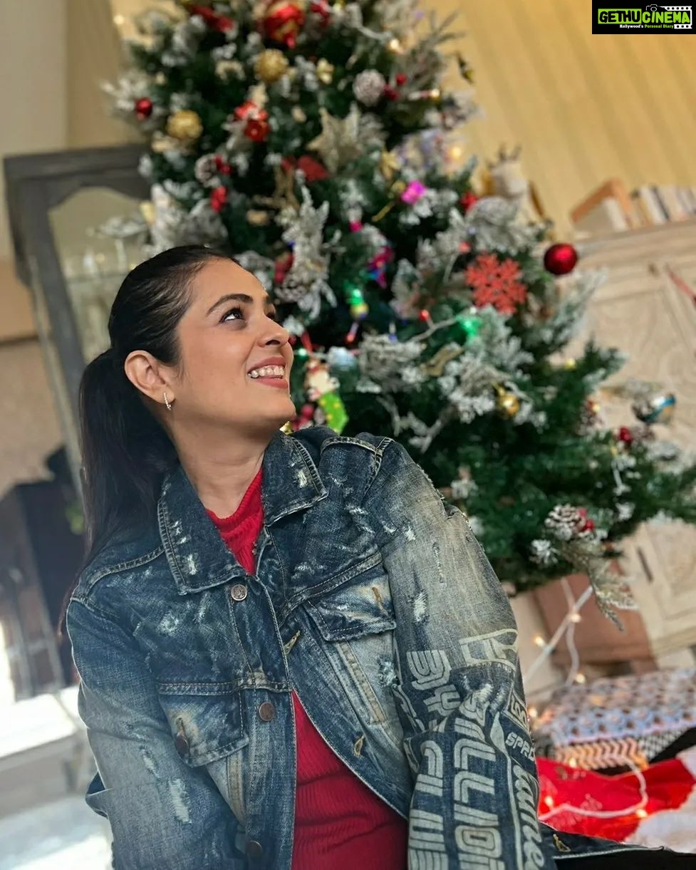 Anjana Sukhani Instagram - Wishing you all the timeless treasures of Christmas....The warmth of home, The love of family and The company of good friends 💗 #merrychristmas #merrychristmas🎄 #happytimes Khar West