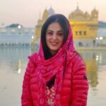 Anjana Sukhani Instagram – Sabar Karke Taan Dekh, ki Pata RABB di Bhi Oyi Razaa Hove … Waheguru ji ❤️
Blessed in Bliss Golden Temple Amritsar Punjab India