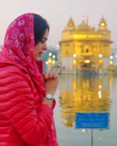 Anjana Sukhani Instagram - Sabar Karke Taan Dekh, ki Pata RABB di Bhi Oyi Razaa Hove ... Waheguru ji ❤️
Blessed in Bliss