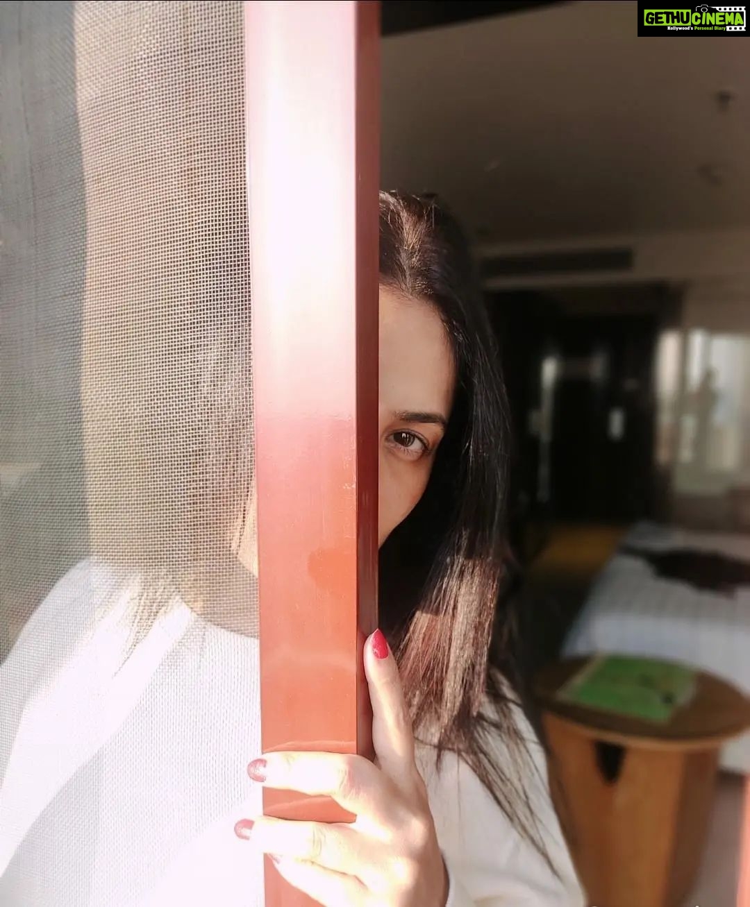 Anjana Sukhani Instagram - The magic hour @lemeridienhotels @lmmahabaleshwar #mahableshwar #sunsets ♥️ #travelphotography #actorslife Le Méridien Mahabaleshwar Resort & Spa