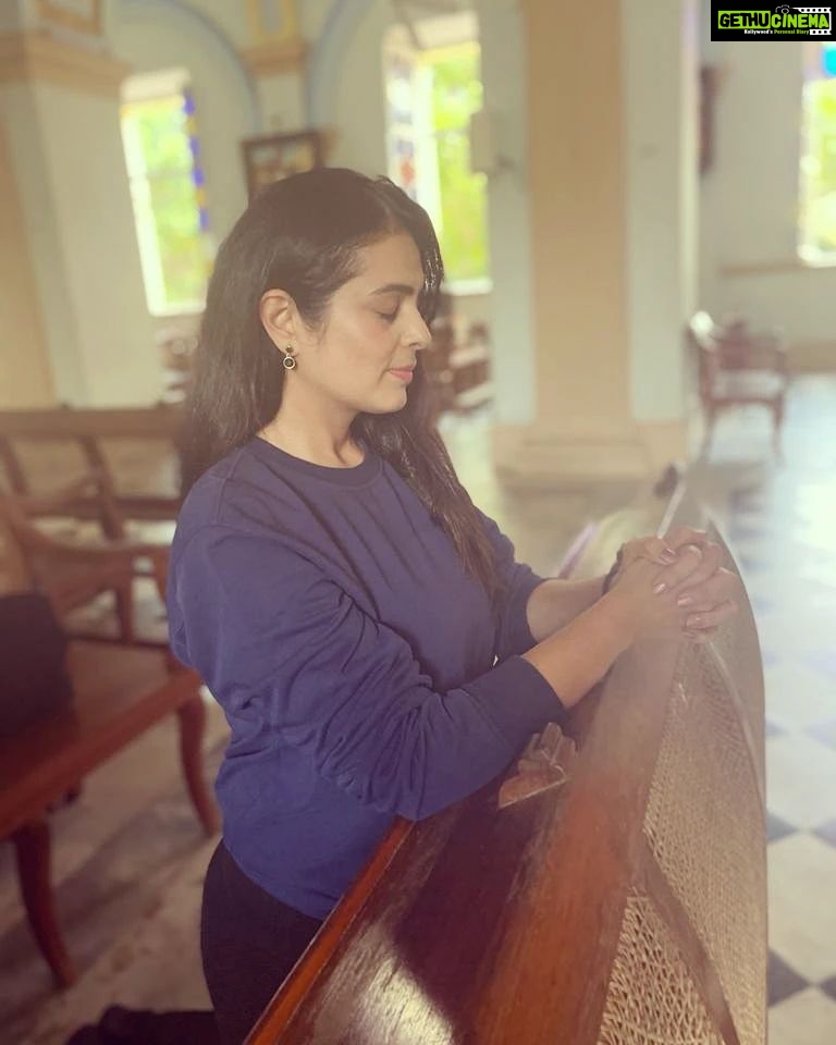 Anjana Sukhani Instagram - "He is with u , are u with him ?" Basilica of the Sacred Heart of Jesus, Pondicherry