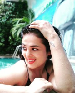 Anjana Sukhani Instagram - #waterbaby #pool #pondy #vacay  #girls #livinlavidaloca  @grandhoteldeeurope #pondicherry #anjanasukhani  #sindhigirl  #lovemyjob #lovemyindia #travel