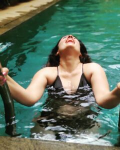Anjana Sukhani Instagram - #waterbaby #pool #pondy #vacay  #girls #livinlavidaloca  @grandhoteldeeurope #pondicherry #anjanasukhani  #sindhigirl  #lovemyjob #lovemyindia #travel
