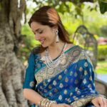 Ankita Lokhande Instagram - We can only learn to love by loving !!! Styled by @hemlataa9 @stylebyhemlataa Saree @warpnweftbysagrikarai Necklace @diagoldbyvardagoenka Bangles @justjeweleryindia