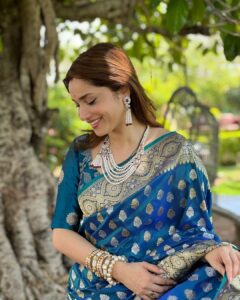 Ankita Lokhande Instagram - We can only learn to love by loving !!!
 
Styled by @hemlataa9 @stylebyhemlataa
Saree @warpnweftbysagrikarai
Necklace @diagoldbyvardagoenka
Bangles @justjeweleryindia