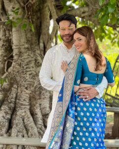 Ankita Lokhande Instagram - We can only learn to love by loving !!!
 
Styled by @hemlataa9 @stylebyhemlataa
Saree @warpnweftbysagrikarai
Necklace @diagoldbyvardagoenka
Bangles @justjeweleryindia