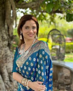Ankita Lokhande Instagram - We can only learn to love by loving !!!
 
Styled by @hemlataa9 @stylebyhemlataa
Saree @warpnweftbysagrikarai
Necklace @diagoldbyvardagoenka
Bangles @justjeweleryindia