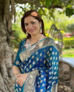 Ankita Lokhande Instagram - We can only learn to love by loving !!!
 
Styled by @hemlataa9 @stylebyhemlataa
Saree @warpnweftbysagrikarai
Necklace @diagoldbyvardagoenka
Bangles @justjeweleryindia