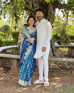 Ankita Lokhande Instagram - We can only learn to love by loving !!!
 
Styled by @hemlataa9 @stylebyhemlataa
Saree @warpnweftbysagrikarai
Necklace @diagoldbyvardagoenka
Bangles @justjeweleryindia