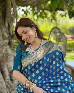 Ankita Lokhande Instagram - We can only learn to love by loving !!!
 
Styled by @hemlataa9 @stylebyhemlataa
Saree @warpnweftbysagrikarai
Necklace @diagoldbyvardagoenka
Bangles @justjeweleryindia