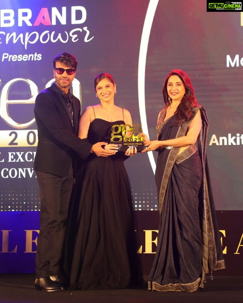 Ankita Lokhande Instagram - When u receive the award from none other than @madhuridixitnene ma’am for the most stylish couple of the year 🔥 Thanku @brandempower.in #GlobalExcellenceAwards #GEA2023 #brandempower #moststylishcouple2023 @media.raindrop Styled by - @castelino_priyanka Jewellery- @renukafinejewellerymumbai i @oakpinionpr Hair- @the_art_case_byfarah Makeup- @cashmakeupartistry Shot by - @rohitsrivastava_