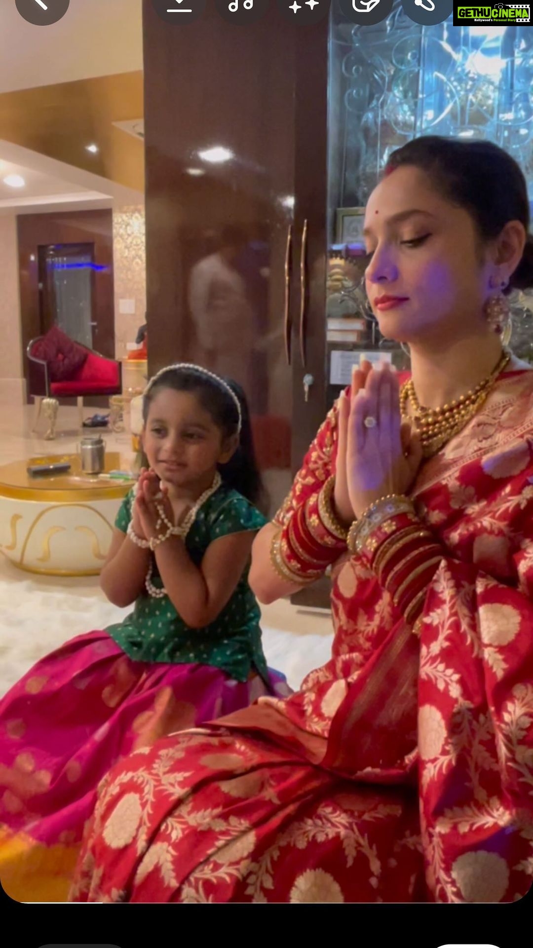 Ankita Lokhande Instagram - I feel proud and lucky to be born in India as we have so many things and festivals to celebrate every day and this was a Laxmi pooja which we did yesterday according to Jainism β€οΈ Learning and growing in many ways π #indianculture #proudindian #coloursofindia Styled By :- @nehaadhvikmahajan Saree :- @neerusindia Jewellery- @doi_designersofindia