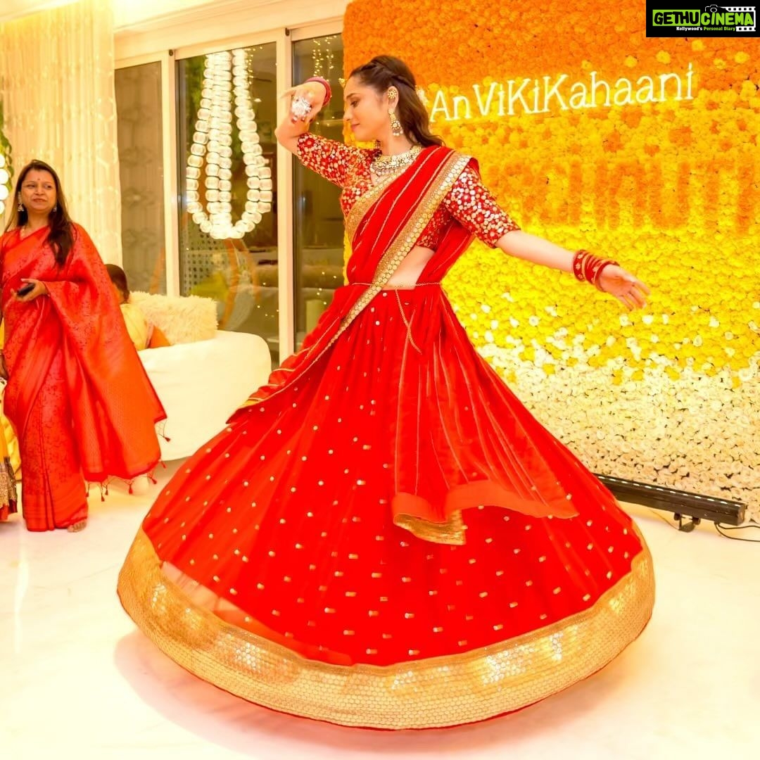 Ankita Lokhande Instagram - The more you celebrate your life, The more there is in LIFE TO CELEBRATE đ And life should not only be lived, It should be celebrated â¤ď¸ Watch till end 𤊠Thanku everyone for coming and making our first karwachauth so so so special â¤ď¸đđť #dancelife #anywhere #anytime #anvikikahani #anvikikarwachauth @jainvick