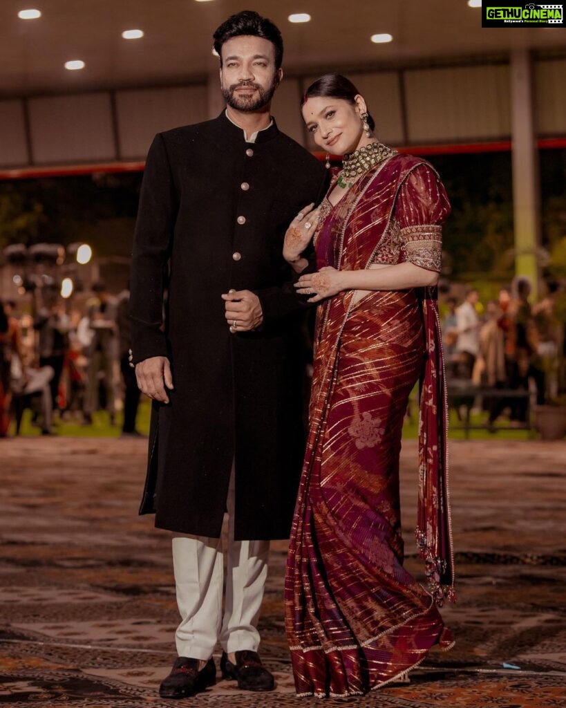 Ankita Lokhande Instagram - 💕 Wearing- @qbysoniabaderia Jewellery @doi_designersofindia Stylist @castelino_priyanka Vicky in @nehagursahani.india