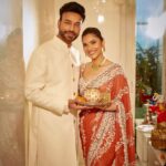 Ankita Lokhande Instagram – We intend to take this through the long haul,
We commit to thick and thin ❤️

#anvikikahani #anvikikarvachauth
