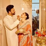 Ankita Lokhande Instagram – We intend to take this through the long haul,
We commit to thick and thin ❤️

#anvikikahani #anvikikarvachauth