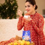 Ankita Lokhande Instagram - My first Karwa Chauth and I couldn't be more excited! 😄 Celebrating this Karwa Chauth with @jainvick and my favourite people with lots of love and blessings! To top it all, I’m starting my day with my favourite, and the delicious, Quaker Oats Kheer, a nutritious way of getting the energy to keep me going! Made with love and goodness this Sargi will be one I can cherish forever.🤩😋 #FuelForTheRealFit #QuakerOats #KarwaChauth #Sargi #OatsKheer #Wholesome #Quaker #Nutritious #Oats. #AD #Collab