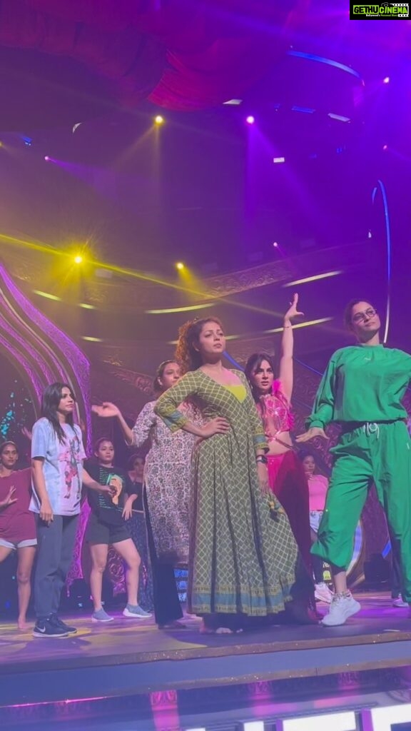 Ankita Lokhande Instagram - Performing live on stage is a different high altogether ⭐️ #zeerishteyawards2022 #dance #stageperformance #pavitrarishta