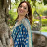 Ankita Lokhande Instagram - We can only learn to love by loving !!! Styled by @hemlataa9 @stylebyhemlataa Saree @warpnweftbysagrikarai Necklace @diagoldbyvardagoenka Bangles @justjeweleryindia