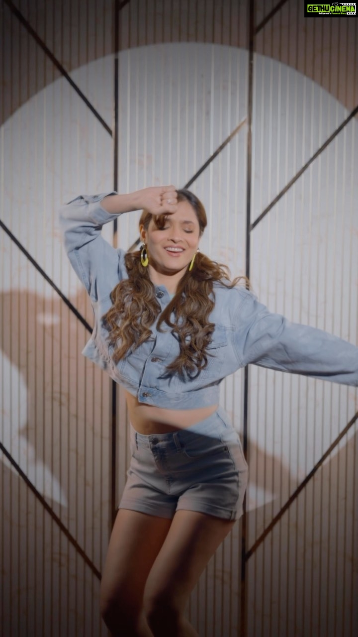 Ankita Lokhande Instagram - Get ready to groove like it’s the 90s again with these iconic Bollywood hairstyles styled with Streax Hair Serum. ✨✨ Available on Nykaa, Amazon, Flipkart, Tata Cliq, Myntra and Purplle. Order now! #Streax #BanoStreaxy #StreaxHairSerum #24HourShine #ShineAllDay #ad