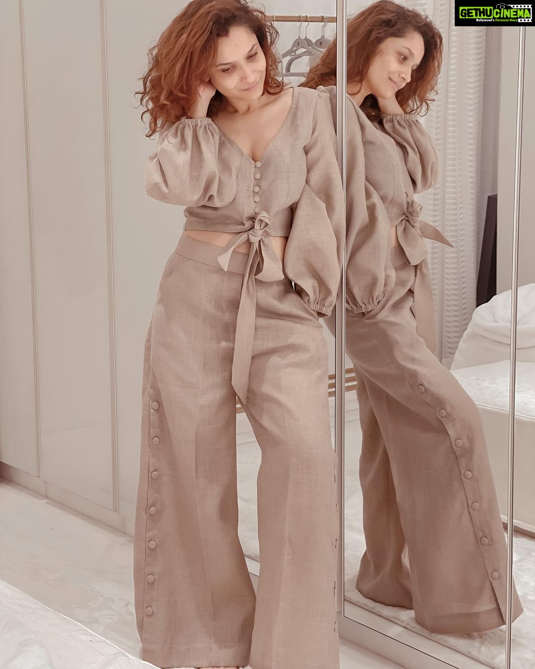 Ankita Lokhande Instagram - Weekend is Here @lokhandeankita Wearing @_anuki.n #linenlovers#codset#crop#bigbottoms#bohochic#loungewearchic#chill https://anukee.com/