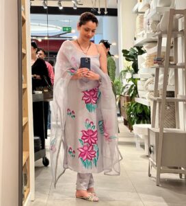 Ankita Lokhande Instagram - Hello 👋