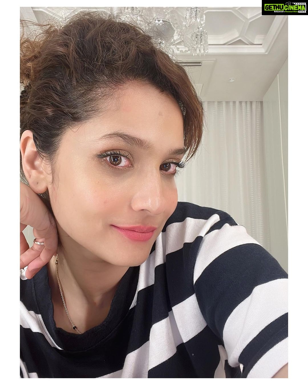 Ankita Lokhande Instagram - Kyu ki har ek friend zaroori hota hai ❤️👋