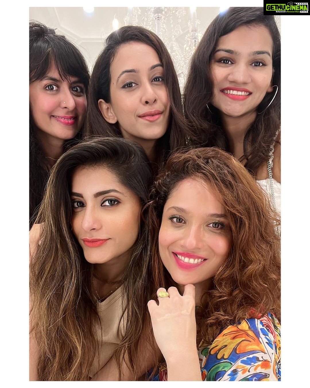 Ankita Lokhande Instagram - Kyu ki har ek friend zaroori hota hai ❤️👋